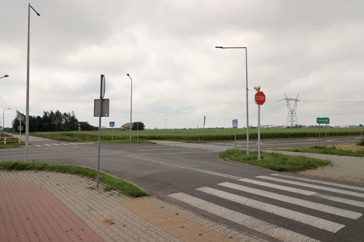 Znak "stop" stanął na skrzyżowaniu śmierci. Minął rok od potwornej tragedii w Elżbietowie