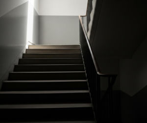 Agresywna awantura domowa pod Pruszczem Gdańskim. Co spotkało interweniujących policjantów?