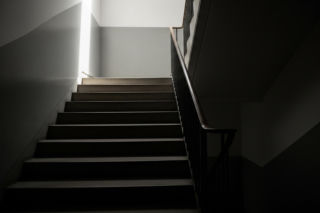 Agresywna awantura domowa pod Pruszczem Gdańskim. Co spotkało interweniujących policjantów?