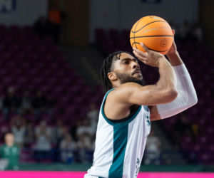 Legia Warszawa punktuje z Miastem Szkła Krosno. Zieloni Kanonierzy zdominowali trzy kwarty w starciu z beniaminkiem