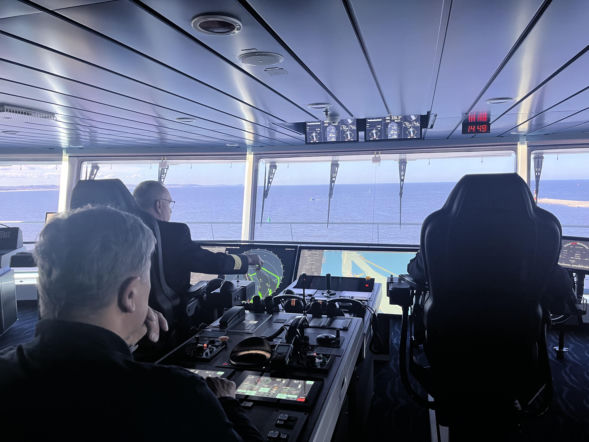 Gigantyczny prom kursuje z Polski do Szwecji. Zabiera na pokład setki pojazdów i płynie w całkowitej ciszy