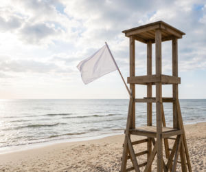 Sinice Ustronie Morskie. Czy w Ustroniu Morskim można się kąpać 25.08? Flaga, warunki pogodowe