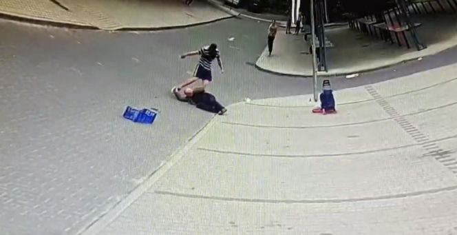 W kilkadziesiąt sekund zabił pana Franciszka. Wstrząsający film z targu w Rawie Mazowieckiej