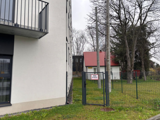 Dom przy ul. Jutrzenka 4 w Krakowie i sąsiedni akademik