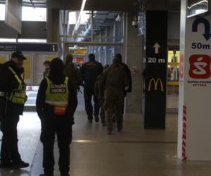 Warszawa. Wojsko na stacjach kolejowych