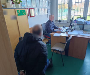 Mężczyzna oskarżony o oszustwa w lokalach gastronomicznych doprowadzony na policję