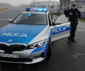 Ściga przestępców i rywali. Policjant z Poznania to prawdziwy mistrz kierownicy [ZDJĘCIA]