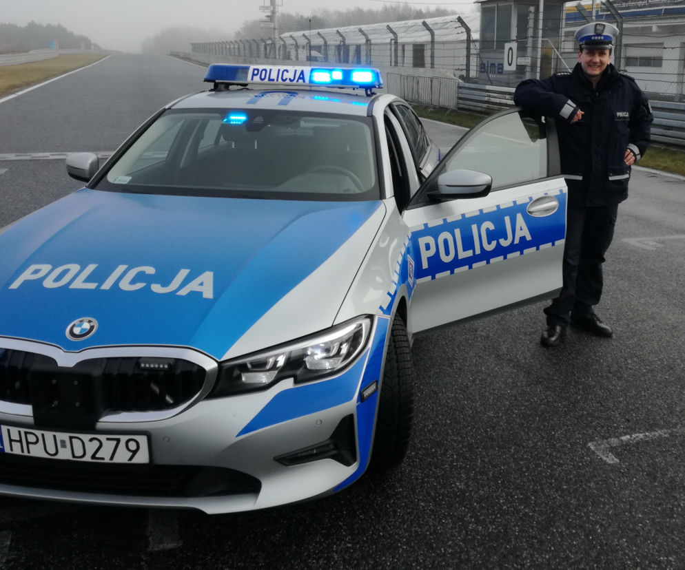 Ściga przestępców i rywali. Policjant z Poznania to prawdziwy mistrz kierownicy [ZDJĘCIA]