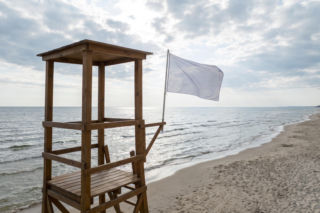 Sinice Kołobrzeg. Czy w Kołobrzegu można się kąpać 17.08? Flaga, warunki pogodowe