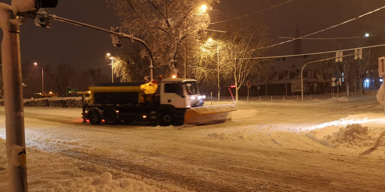 Atak zimy w Białymstoku. Śnieżyca sparaliżowała miasto i region [ZDJĘCIA]