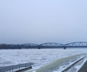 W Toruniu zamarzła Wisła