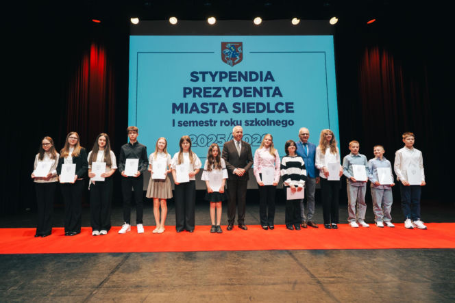 Najzdolniejsi uczniowie odebrali stypendia Prezydenta Miasta Siedlce