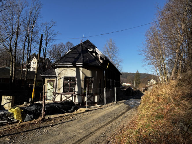 Pijalnia i hala spacerowa przy Dolnym Źródle w Świeradowie-Zdroju