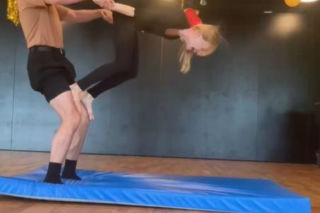 Izabella Miko, Albert Kosiński