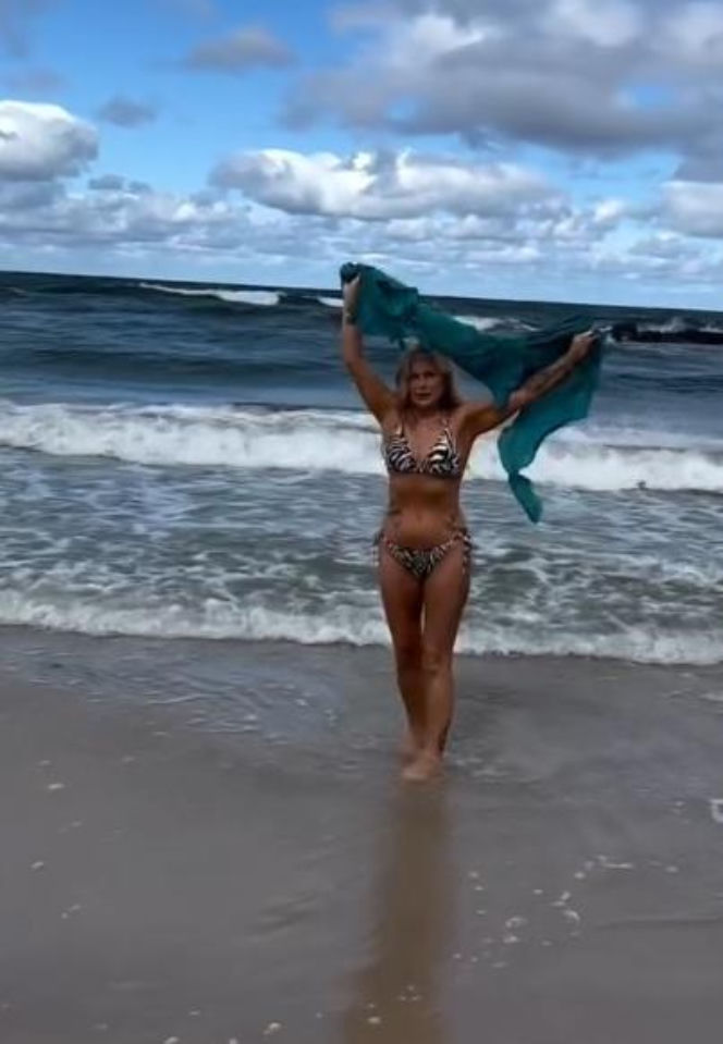 Szał na plaży nad Bałtykiem. Ewa z "Sanatorium miłości" zrzuciła ubrania. Co za figura w bikini!
