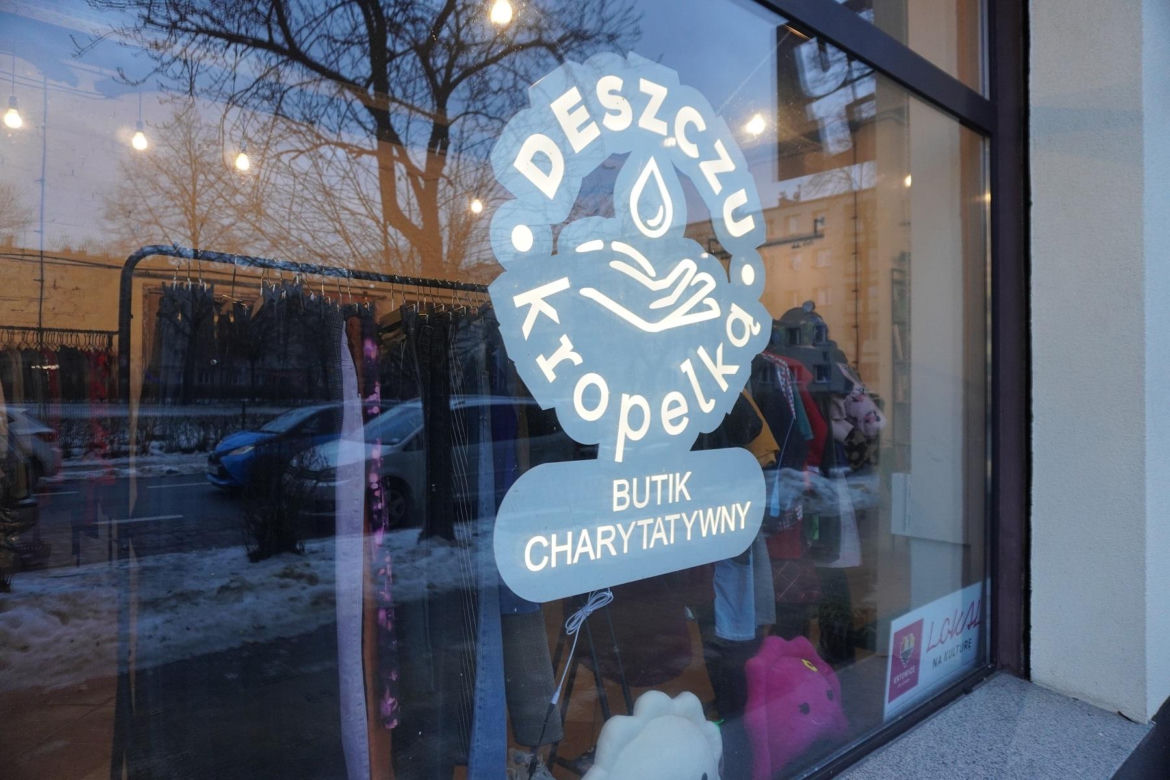 Butik charytatywny fundacji Deszczu Kropelką. Działa na Ligocie w Katowicach