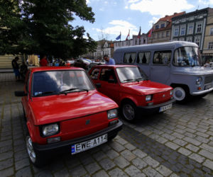 Klasyki motoryzacji na Rynku w Ostrowie Wielkopolskim