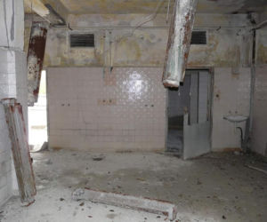 Opuszczony szpital w Zabrzu. Kiedyś świetna lecznica. Teraz odstraszająca ruina