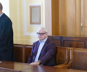 Radny nie odpowie karnie za porównanie Karola Nawrockiego do Shreka. O jego losie zadecyduje para prezydencka