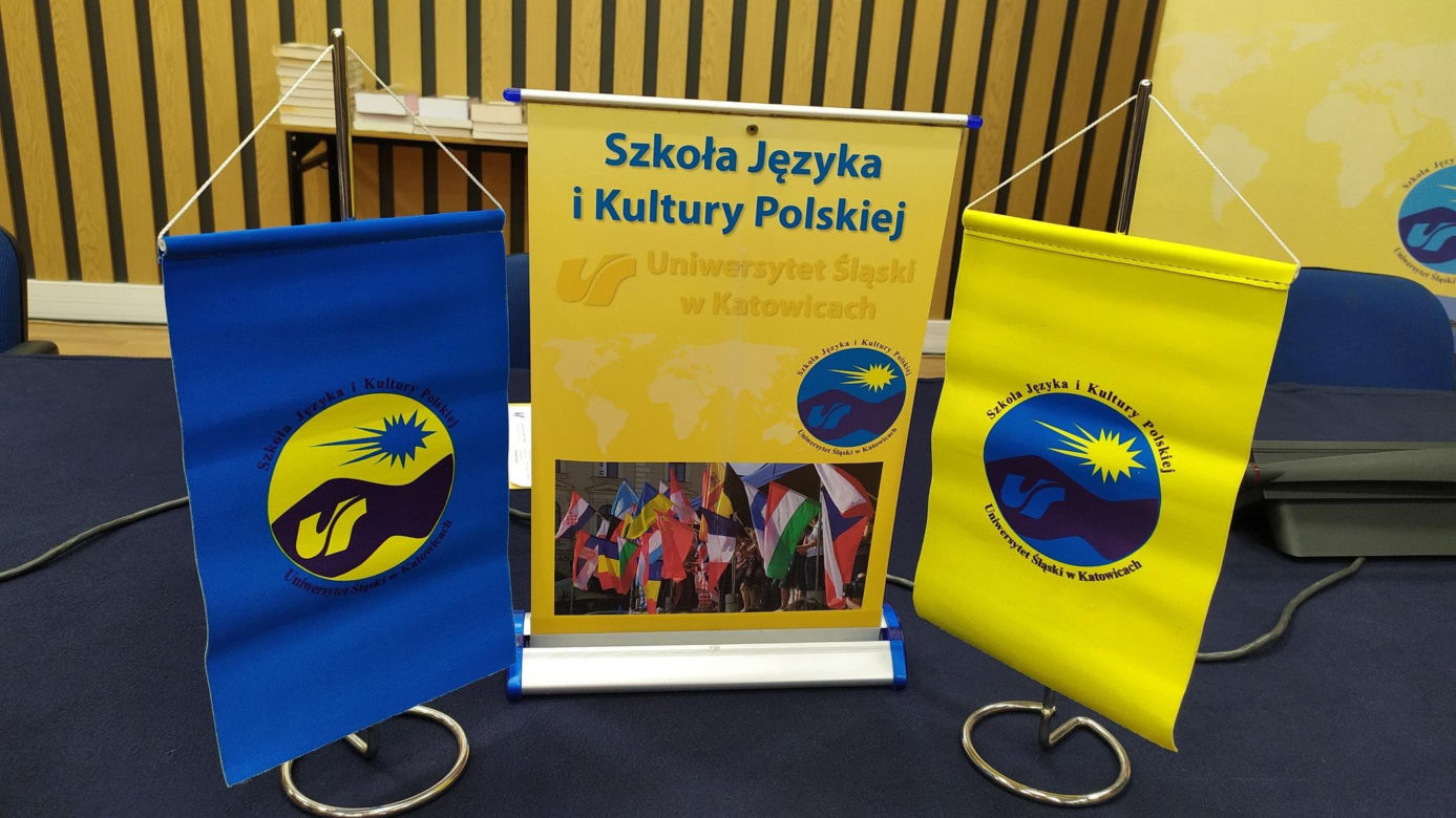 Obcokrajowcy zmierzyli się z polszczyzną. Blisko 200 uczestników letniej szkoły języka na UŚ w Cieszynie przystąpiło do dyktanda 