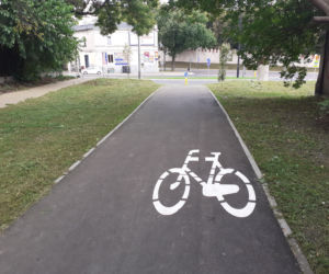 Rowerzyści mają zastrzeżenia do barierek i nachyleń na drodze między bernardyńską a Wesołą