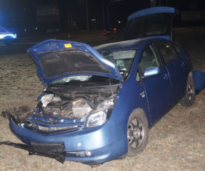 Potworne zderzenie toyoty z BMW w Piasecznie. Pogotowie zabrało rannego