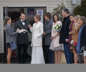 Pierwsza miłość. Jowita (Joanna Opozda) Radek (Mateusz Banasiuk), Luiza (Klaudia Halejcio), Tymek (Piotr Gawron-Jedlikowski), Kinga (Aleksandra Zienkiewicz), Artur (Łukasz Płoszajski), Sabina (Urszula