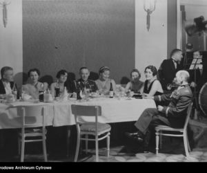 Sylwester w Warszawie sprzed lat. Tak stolica witała dawniej Nowy Rok