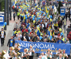 Język, który przetrwał dekady sporów. Historyczna decyzja Senatu