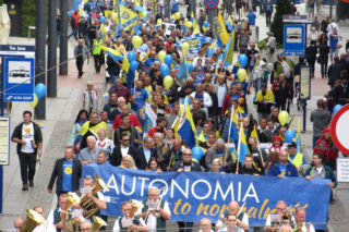 Język, który przetrwał dekady sporów. Historyczna decyzja Senatu
