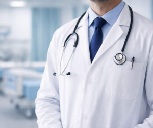 Znany lekarz miał znęcać się nad własną matką. Była pacjentka wspomina: brakowało mu podstawowej kultury