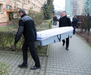 Kraków. Zwłoki matki i noworodka znalezione w piwnicy