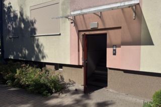 Zwłoki leżały miesiącami w mieszkaniu. Mieszkańcy alarmowali, gdy było już za późno