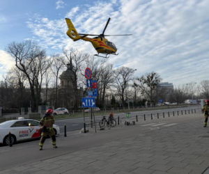 Lądowanie śmigłowca LPR w centrum Warszawy