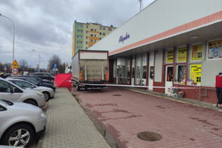 Sieradz. Śmierć pod centrum handlowym przy al. Grunwaldzkiej. Nie żyje kobieta
