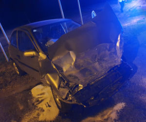 WYMUSIŁ pierwszeństwo i uderzył inne auto! Poszkodowana matka i dwójka dzieci [ZDJĘCIA] 