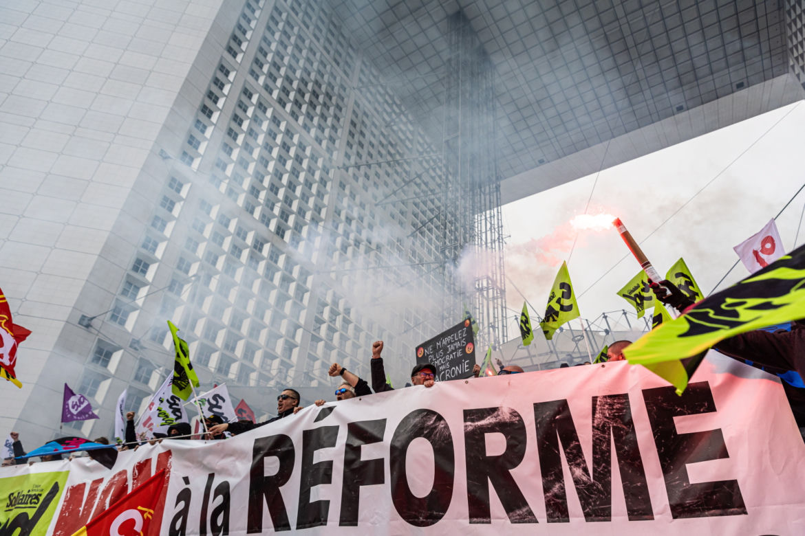 Demonstracja przeciwko reformie emerytalnej w Paryżu