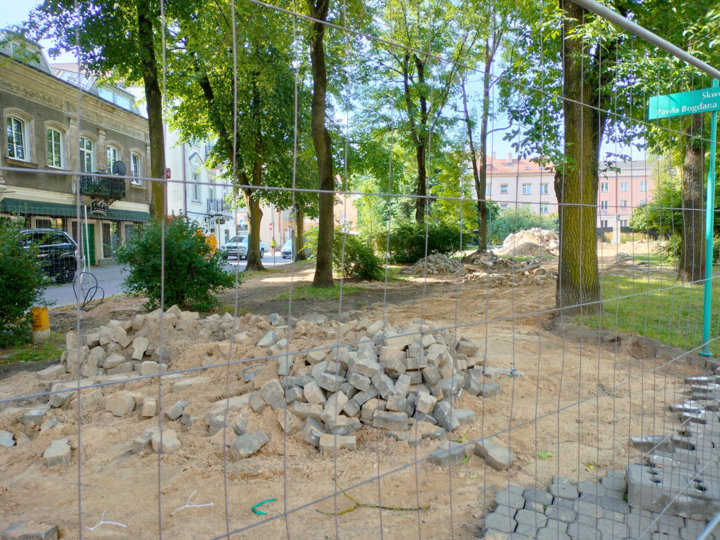 Trwa remont Skweru Pawła Bogdana Adamowicza w Białymstoku