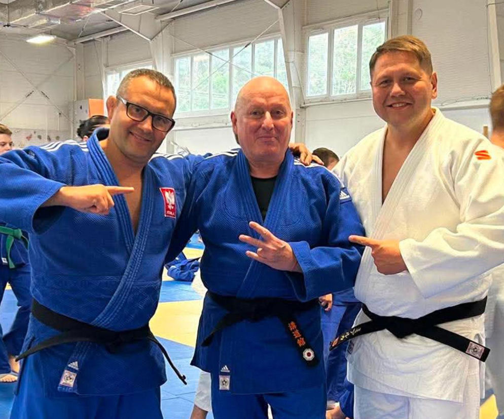 Trener Tomasz Jopek, gen. Marek Sokołowski i mężczyzna w judogach. O planach na igrzyska przeczytasz w SE Supersport.