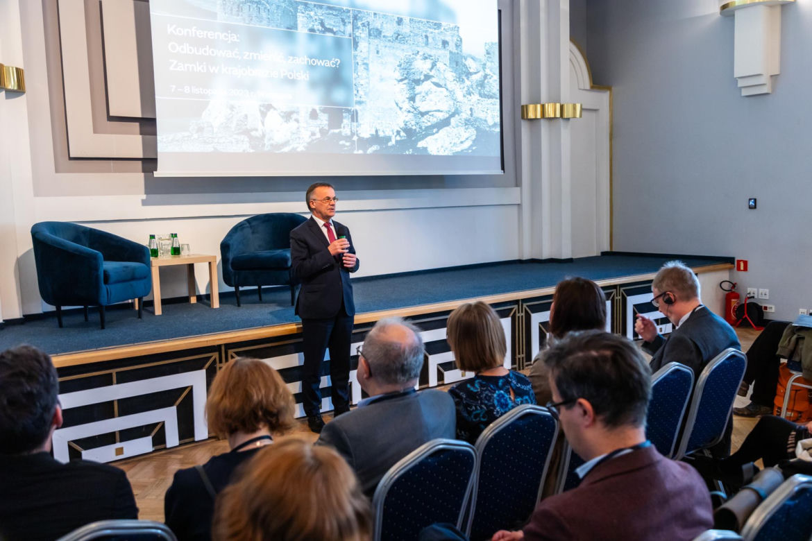 Konferencja „Odbudować, zmienić, zachować? Zamki w krajobrazie Polski” w Warszawie, 7–8 listopada 2023 r.