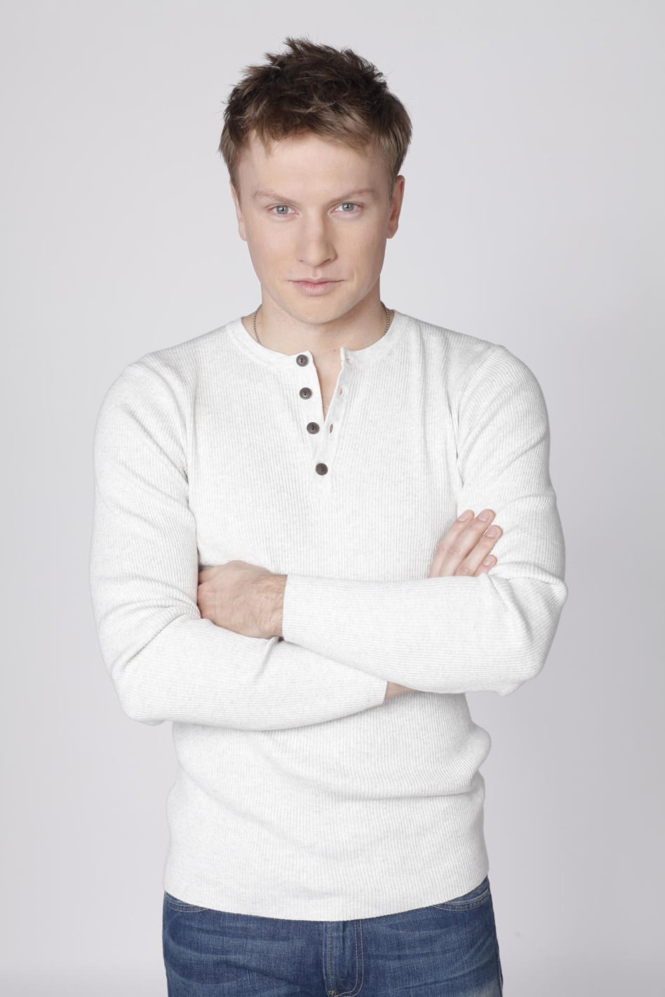 Od nastolatka z "Na Wspólnej" do eleganckiego mężczyzny. Tak zmieniał się Jakub Wesołowski