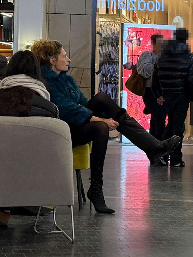 Agata Buzek na zakupach