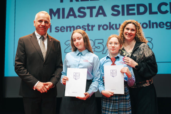 Najzdolniejsi uczniowie odebrali stypendia Prezydenta Miasta Siedlce
