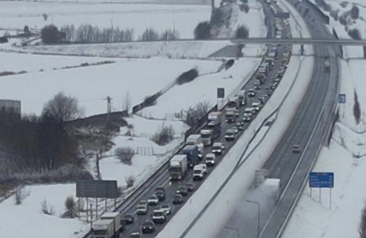 Groźny wypadek na A2. Rozbite cztery auta, sprawca uciekł z miejsca wypadku