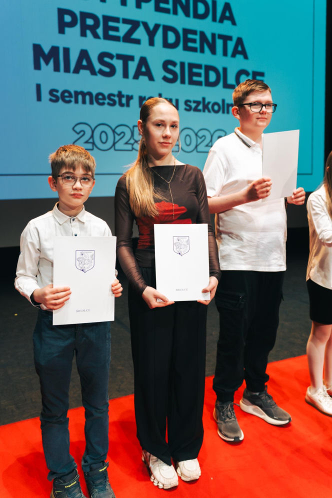Najzdolniejsi uczniowie odebrali stypendia Prezydenta Miasta Siedlce