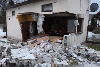 Wybuch gazu w domu pod Radomskiem. 88-letnia kobieta ciężko ranna