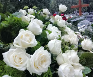 Tragedia w Salisbury. Zamordowane kobiety pochowane w Tarnowie. Grobu nie widać spod kwiatów