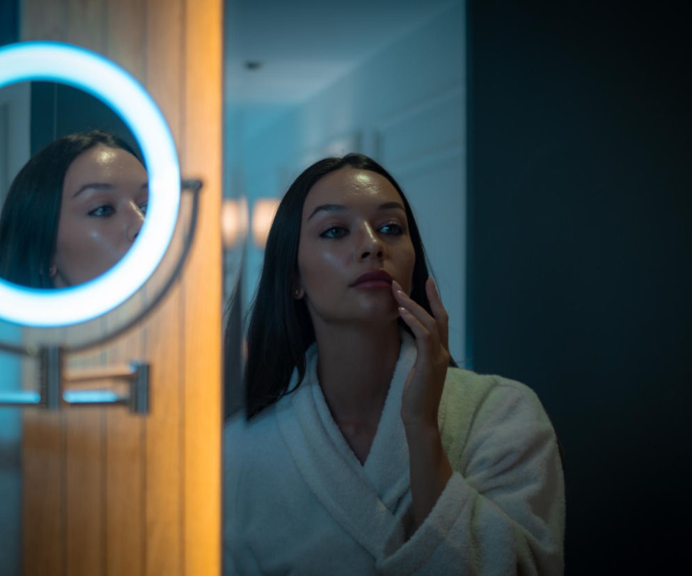 Slugging działa jak opatrunek dla skóry? Dermatolodzy wskazują jeden ważny warunek