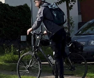 Rowerzysta zaatakował seniorkę