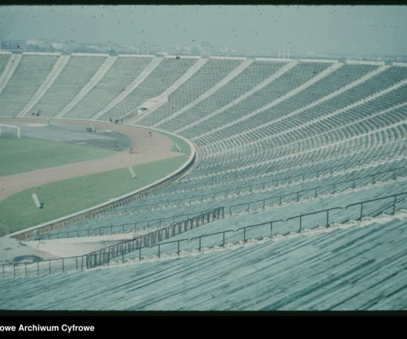 Stadion X-lecia powstał dosłownie z gruzu Warszawy